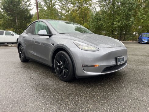Used 2024 Tesla Model Y Long Range image 1