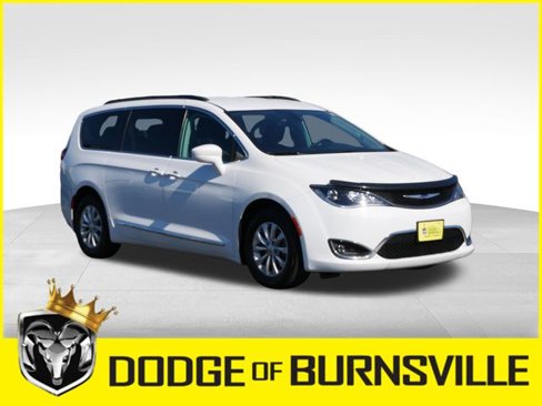 Used 2017 Chrysler Pacifica Touring-L image 1