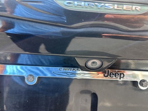 Used 2019 Chrysler Pacifica Touring-L Plus w/ Advanced Safetytec Group image 20