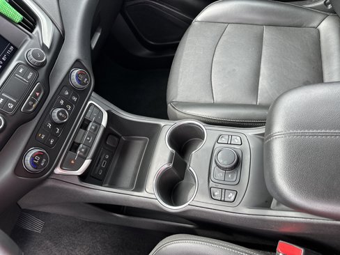 Used 2023 GMC Terrain SLT image 32