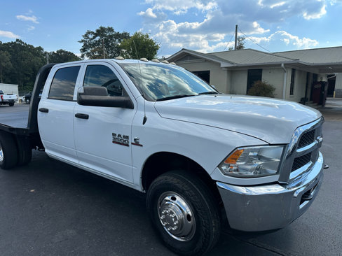 Used 2018 RAM 3500 Tradesman w/ Chrome Appearance Group image 3