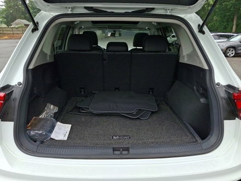 Certified 2019 Volkswagen Tiguan SE w/ Panoramic Sunroof Package image 30