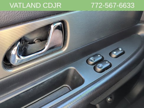 Used 2004 Ford Thunderbird image 15
