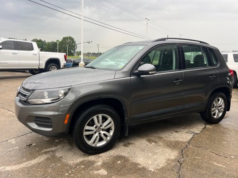 Used 2016 Volkswagen Tiguan S image 11