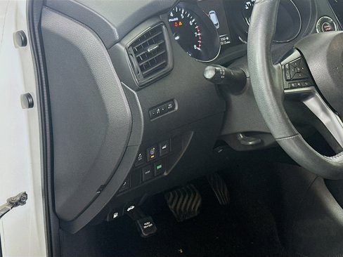Used 2017 Nissan Rogue SL image 16