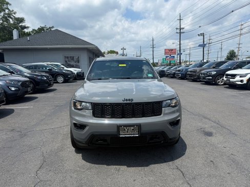 Used 2019 Jeep Grand Cherokee Laredo image 2