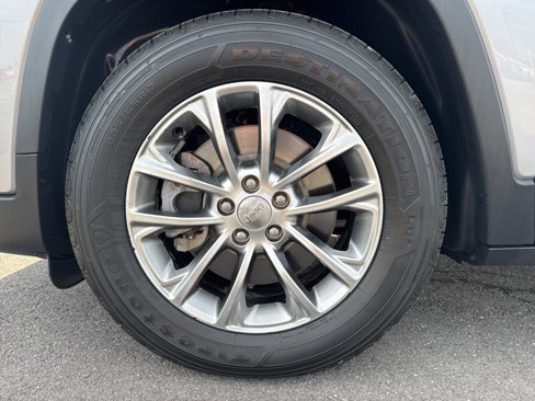 Used 2019 Jeep Cherokee Latitude Plus image 14