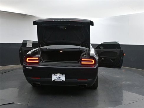 Used 2019 Dodge Challenger SXT image 37
