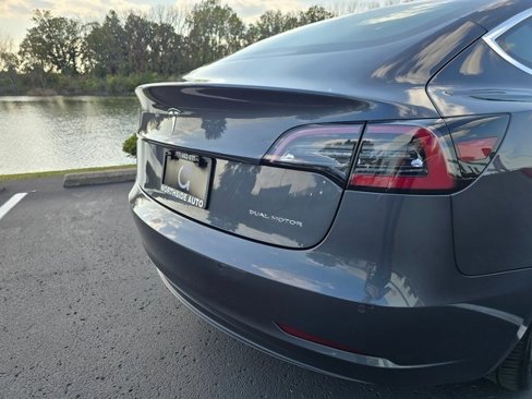 Used 2018 Tesla Model 3 Long Range image 10