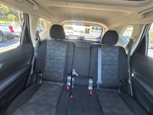 Used 2015 Nissan Rogue SV w/ SV Premium Package image 12