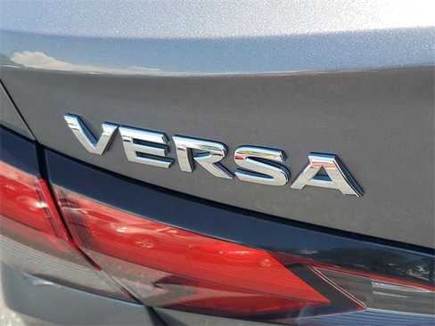 Used 2022 Nissan Versa SV image 9