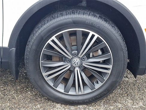 Used 2018 Volkswagen Tiguan SEL image 8