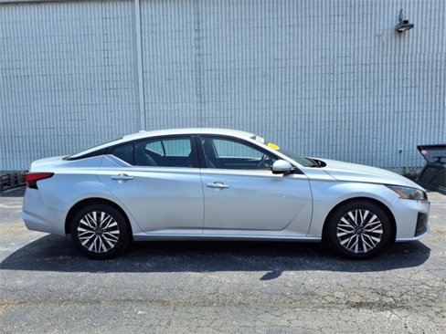 Used 2023 Nissan Altima 2.5 SV image 2