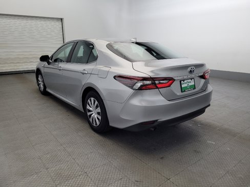 Used 2021 Toyota Camry LE image 5