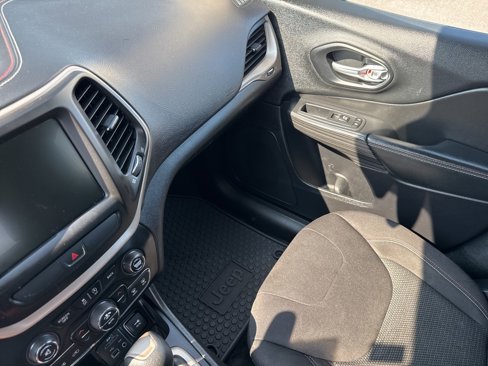 Used 2016 Jeep Cherokee 75th Anniversary image 32