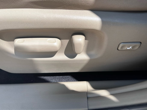 Used 2013 Toyota Highlander FWD image 34