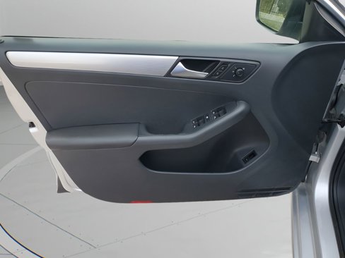 Used 2015 Volkswagen Jetta SE image 25
