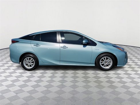 Used 2016 Toyota Prius Three image 8