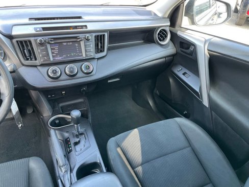 Used 2018 Toyota RAV4 LE image 9