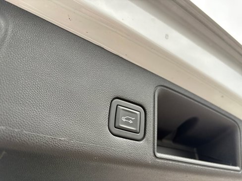 Used 2023 GMC Terrain SLT image 11
