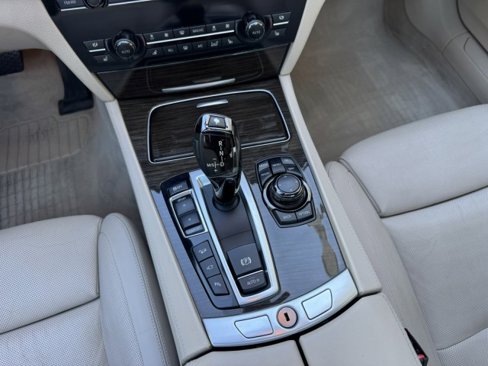 Used 2013 BMW 750i xDrive image 27