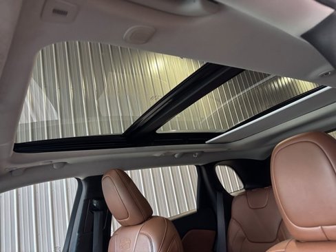 Used 2019 Jeep Cherokee Overland w/ Technology Group image 19