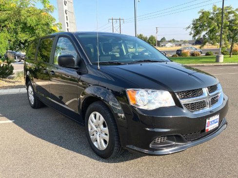 Used 2018 Dodge Grand Caravan SE image 2
