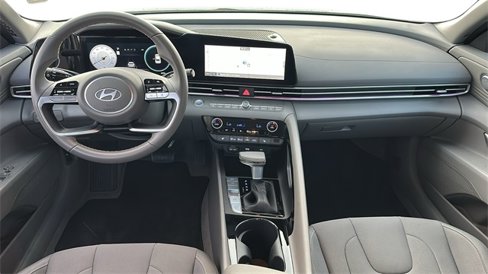 Used 2025 Hyundai Elantra SEL w/ Cargo Package image 15