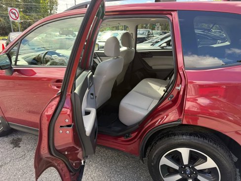 Used 2017 Subaru Forester 2.5i Premium w/ All-Weather Package image 11