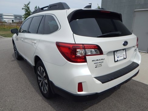 Used 2017 Subaru Outback 2.5i Limited image 2