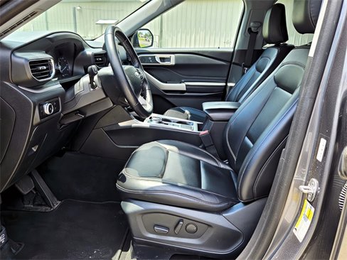 Used 2023 Ford Explorer XLT w/ Equipment Group 202A image 13