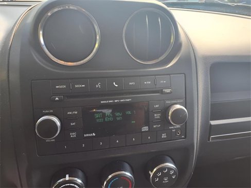 Certified 2015 Jeep Patriot Latitude image 17