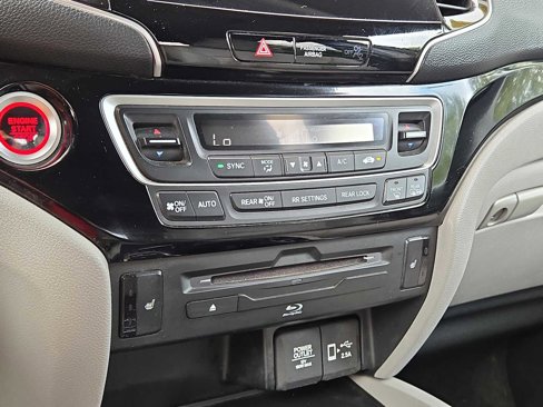 Used 2020 Honda Pilot Touring image 31