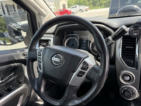 Used 2018 Nissan Titan PRO-4X w/ Pro-4x Convenience Package image 14
