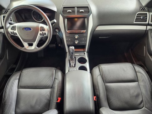 Used 2014 Ford Explorer XLT w/ Equipment Group 202A image 14