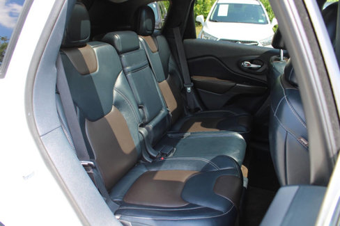 Used 2016 Jeep Cherokee Limited image 28