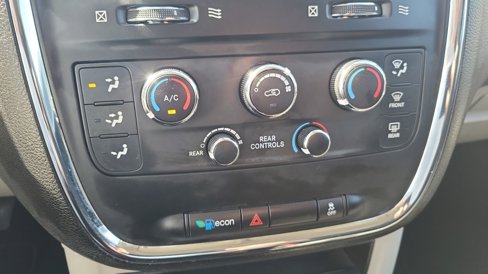 Used 2017 Dodge Grand Caravan SE w/ UConnect Hands-Free Group image 30