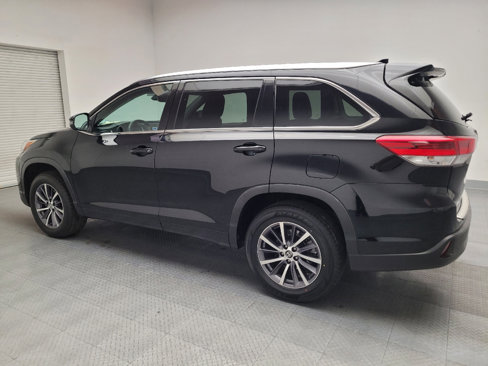Used 2017 Toyota Highlander XLE image 3