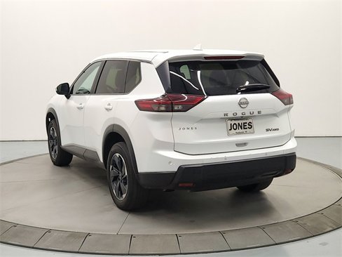 Used 2024 Nissan Rogue SV image 5