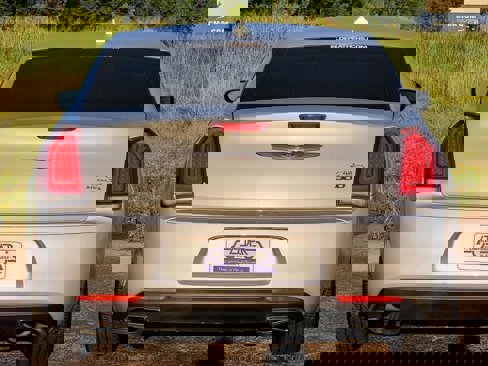 Used 2023 Chrysler 300 Touring w/ Sport Appearance Package image 5