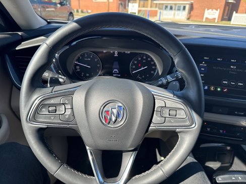 Used 2022 Buick Envision Essence w/ Safety Package image 14