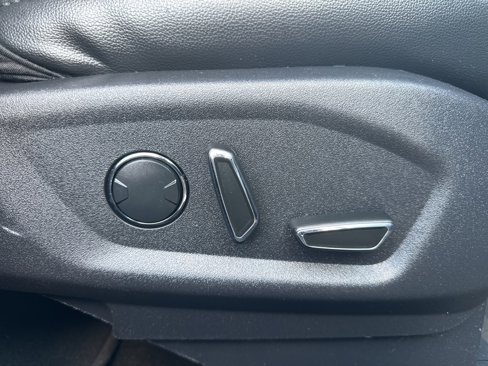 Used 2017 Ford Explorer XLT w/ Equipment Group 202A image 33