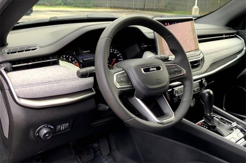 Used 2023 Jeep Compass Latitude image 14