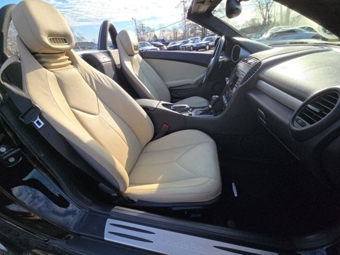 Used 2011 Mercedes-Benz SLK 300 image 8