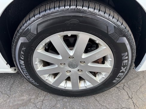 Used 2016 Chrysler Town & Country Touring image 9