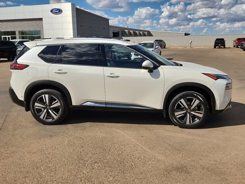 Used 2021 Nissan Rogue Platinum image 5