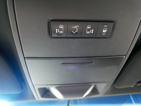 Used 2017 Dodge Grand Caravan SXT image 31