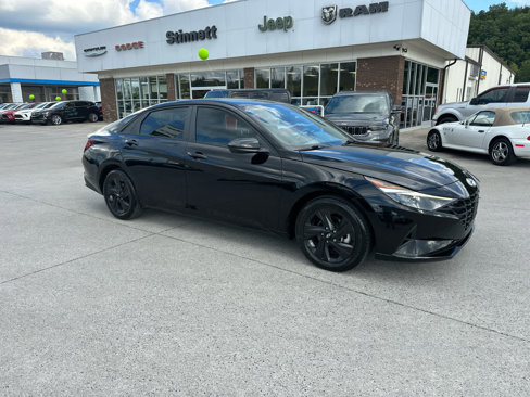 Used 2022 Hyundai Elantra SEL image 2