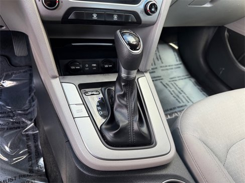 Used 2018 Hyundai Elantra SE image 16