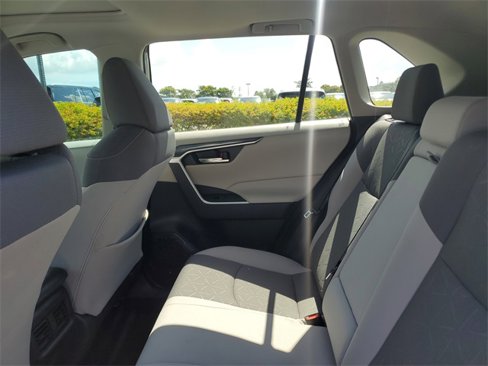 Used 2021 Toyota RAV4 XLE image 12